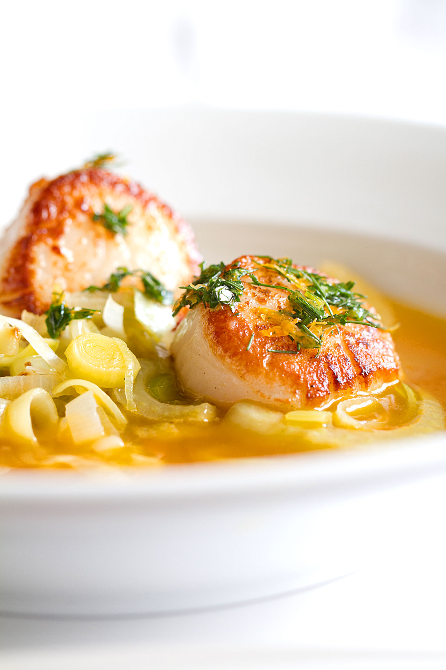 Seared Scallops with Sautéed Fennel in Saffron Broth