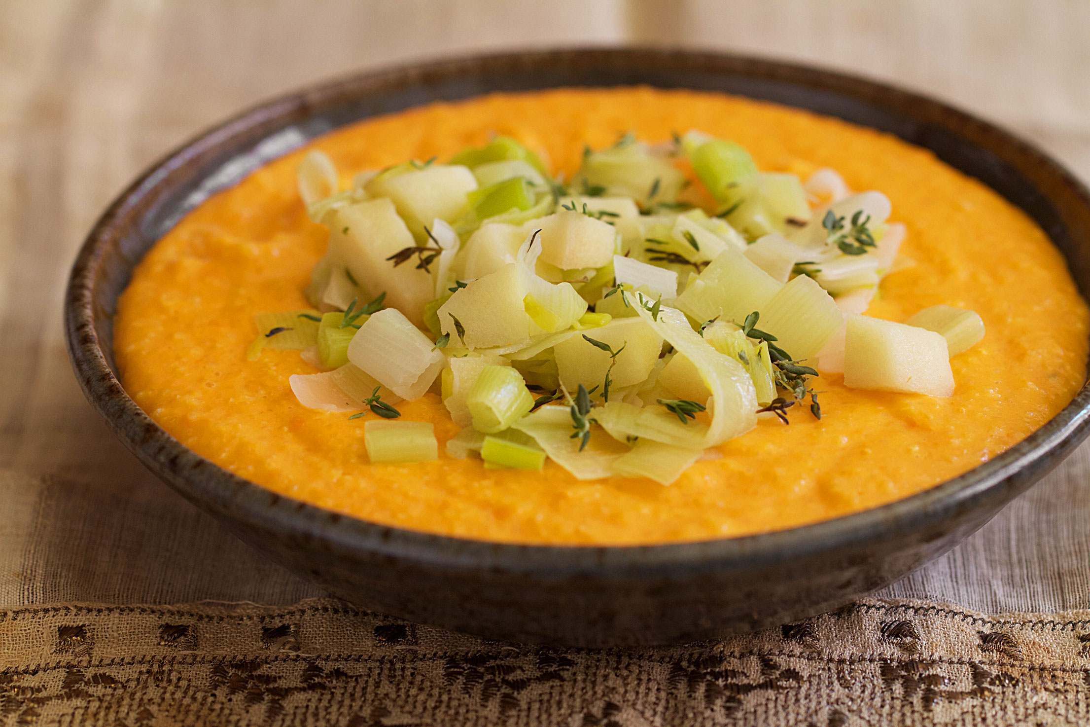 Sweet Potato Grits with Apples and Leeks