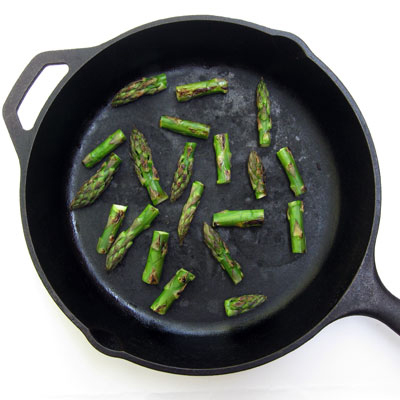 aspargus in a skillet