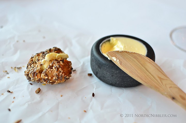  Bread with Røros butter served on matpapir