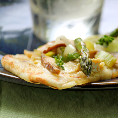 leek and asparagus grilled pizza