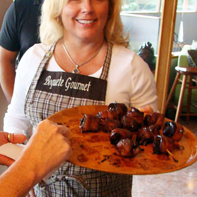 Liz passes rumaki for boquete gourmet