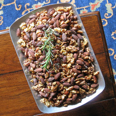 spicy nuts with garlic and rosemary